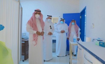 معالي رئيس جامعة حائل يزور مركز لقاحات كورونا بالعيادات الطبية الجامعية
