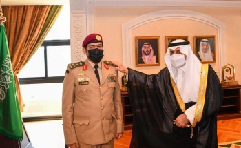 أمير تبوك يقلد العميد العطوي رتبته الجديدة