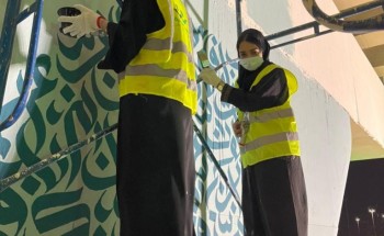 60 متطوع ومتطوعة من جمعية العمل التطوعي يشاركون جدارية الخط العربي بتبوك