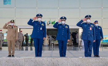 نيابة عن سمو ولي العهد.. رئيس هيئة الأركان العامة يرعى حفل تخريج الدفعة (100) من طلبة كلية الملك فيصل الجوية