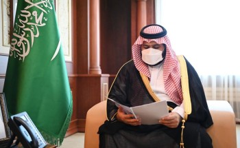 سمو أمير منطقة جازان بالنيابة يتسلم تقريرا لجهود وإنجازات إدارة الجوازات بالمنطقة