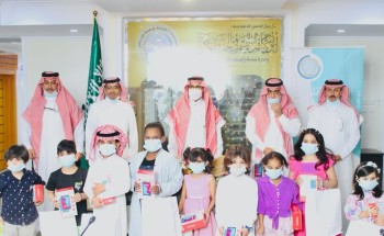 ضمن برنامج عطاؤنا مستمر .. جمعية أيتام تبوك توزع (٤١٠) جهاز لوحي على الطلاب الأيتام