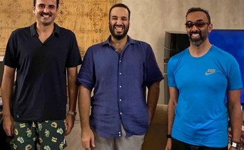 لقاء ودي في البحر الأحمر بعيداً عن الرسميات .. صور لولي العهد وأمير قطر ومستشار الأمن القومي في الإمارات بالملابس الرياضية