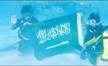 الطفلة “فجر الأحمري” تسطع من أعماق البحر الأحمر حبًا للوطن