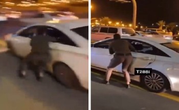 بالفيديو : رجل أمن يتعلق بنافذة مركبة حاول قائدها الهرب .. وهكذا أجبرها على التوقف رغم خطورة الموقف