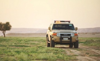 القوات الخاصة للأمن والحماية تضبط أربعة مخالفين لنظام البيئة يقومون بنقل الرمال وتجريف التربة بتبوك