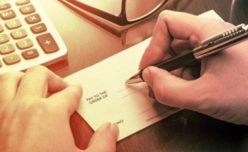 13 شيكاً على بياض تقود مواطن للسجن لارتكابه جريمة التستر