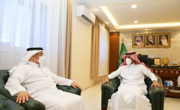 أمين الجوف يستعرض مع محافظ طبرجل خطط معالجة التشوه البصري