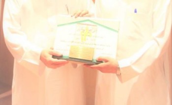 معالي رئيس جامعة الحدود الشمالية يكرم الفائزين بالمراكز الأولى لبرنامج طور إداري ويكرم الرئيس التنفيذي للبرنامج