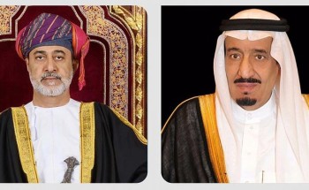 خادم الحرمين الشريفين يجري اتصالاً هاتفياً بسلطان عُمان