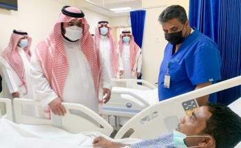 نائب أمير منطقة جازان يزور مصابي حادثة اعتداء مطار الملك عبدالله بجازان