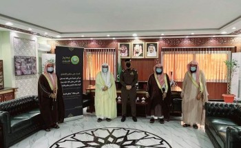 فرع هيئة الأمر بالمعروف بمنطقة الحدود الشمالية يفعّل حملة ” مكارم الأخلاق” في شرطة المنطقة