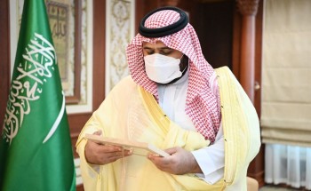 سمو أمير منطقة جازان بالنيابة يطلع على الهوية الجديدة للبريد السعودي “سبٌل” ..