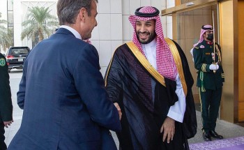 سمو ولي العهد يلتقي برئيس الوزراء اليوناني