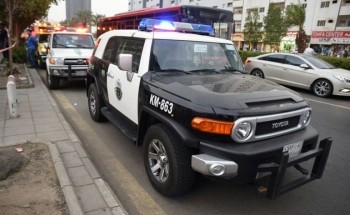 القبض على مقيمين نشرا إعلانًا احتياليًّا على مواقع التواصل لتعديل الحالة الصحية إلى ” محصّن”