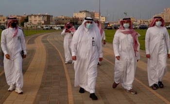 امين منطقة تبوك يدشن المرحلة الأولى من مشروع الحديقة المركزية