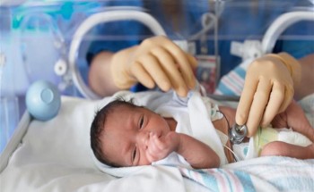 ماهي أبرز الحالات التي تغطيها وثيقة التأمين الصحي فيما يتعلق بتكاليف المواليد؟ .. مجلس الضمان الصحي يجيب!