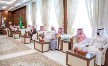 أمير حائل يستقبل مساعد مدير فرع وزارة الموارد البشرية بالمنطقة