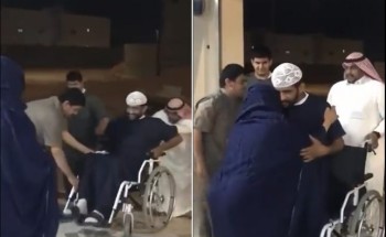 عائداً من الحد الجنوبي .. شاهد: لحظة عودة العسكري “فيصل الشمري” إلى منزله في حائل