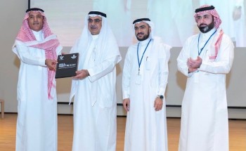 أمين المنطقة الشرقية يكرم قيادة الجمعية الامريكية للجودة في السعودية