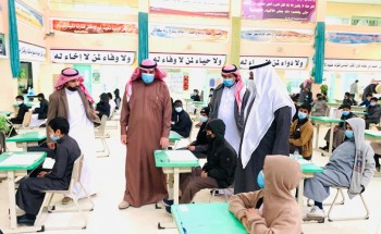 محافظ طريف يتفقد سير الإختبارات بمدارس بالمحافظة