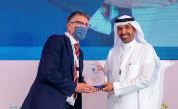 المعهد الدولي البريطاني لإدارة المخاطر والسلامة يمنح وزارة الموارد البشرية جائزة استثنائية