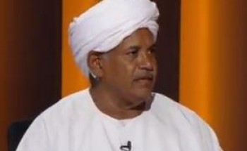 بالفيديو: المقيم السوداني المعروف بـ”مرحب بالفزعة” يروي تفاصيل قصته الصعبة التي عاشها في الصحراء قبل إنقاذه