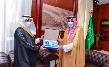 أمير منطقة حائل يستقبل رئيس جامعة حائل ويتسلم التقرير السنوي لأبرز الإنجازات والبرامج التي قامت بها الجامعة
