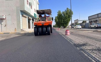 بمجموع أطوال 1300 متر.. بلدية دومة الجندل تواصل أعمال السفلتة في المحافظة