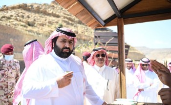 سمو أمير جازان بالنيابة يتفقد مطل القمة بجبل القهر ويلتقي مشايخ وأهالي محافظة الريث