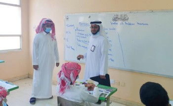 “الجوحلي”مشرف اللغة الانجليزية بتعليم صبيا يزور مجمع آل مشحنة بالريث