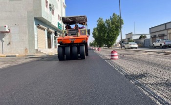 بلدية محافظة دومة الجندل تواصل أعمال السفلتة في المحافظة