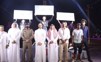 رئيس الاتحاد السعودي للرياضة للجميع يكرم الفائزين في نصف ماراثون الخبر الدولي