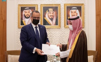 ولي العهد يتلقى رسالة خطية من الرئيس الموريتاني