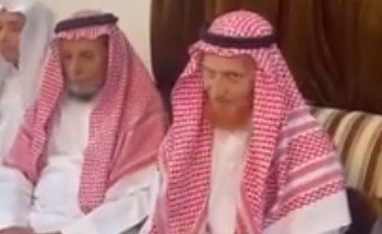 بالفيديو: أعضاء ملتقى لمسة وفاء التطوعي بالعالية يزورون الأستاذ حسين بن علي ترابي .. والأخير يلقي عليهم قصيدة عمودية