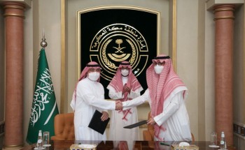 الأمير سعود بن جلوي يشهد توقيع اتفاقية بين وزارة الرياضة وأمانة جدة لإنشاء ملاعب ومنشآت رياضية في ثلاثة أحياء بالمحافظة
