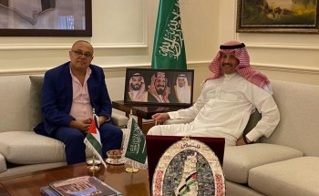 سفير خادم الحرمين الشريفين بالأردن يلتقي معالي وزير الثقافة الفلسطيني في دار السفارة