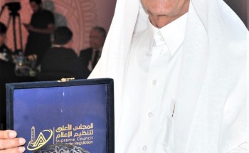 في احتفالية نظمت في قلعة صلاح الدين الأيوبي .. رئيس المجلس الأعلى لتنظيم الإعلام في مصر يسلم جائزة “الرواد” لـ”رئيس هيئة الصحفيين السعوديين”