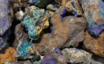 هيئة المساحة الجيولوجية تعلن عن اكتشافات مواقع جديدة لخامي الذهب والنحاس في المدينة المنورة