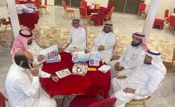 المشرف التربوي المتقاعد ‘الدكتور إبراهيم كداف’ يكرم جيل الرواد بمشالح وهدايا تذكارية