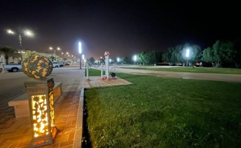 استبدال 34 عمود تقليدي بجمالي مزخرف جديد في المنتزة العام بشارع القطيف بمحافظة بقيق