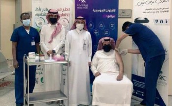 مدير مستشفي رويضة العرض يدشن حملة التطعيم ضد الإنفلونزا الموسمية