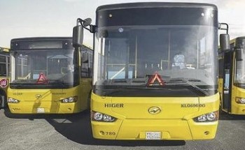 “رافد” توضح ملابسات فيديو متداول لجلوس طالب على نافذة حافلة خلال رحلة مدرسية