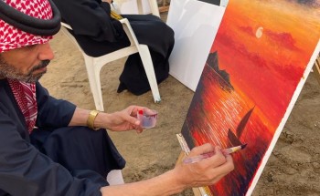 فريق صبيا للفن التشكيلي ينظم فعالية رسم الغروب في شاطئ جازان الشمالي
