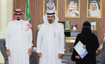 محافظ بيش يرعى توقيع اتفاقية درة الأنامل بين بلدية بيش وجمعية الأنامل المبدعة