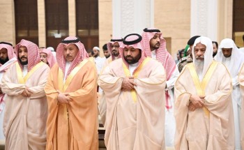 سمو نائب أمير منطقة جازان يؤدي صلاة الاستسقاء