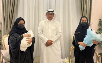 مسؤولو جمعية إنجاب يحتفون بأول مولود لزوجين عانيا من تأخر الإنجاب ثماني سنوات
