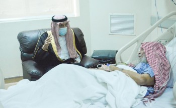 سمو أمير منطقة جازان يطمئن على صحة الشيخ العامري