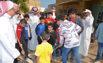 بلدية القطيف تطلق أولى مراحل مبادرة ” مساحة خضراء ” لتشجير المنشآت التعليمية والخدمية في كافة أنحاء المحافظة