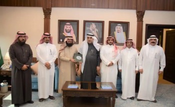 لـــ” تعزيز  التعاون المشترك .. امين المنطقة الشرقية يستقبل آل دايل بمقر الأمانة